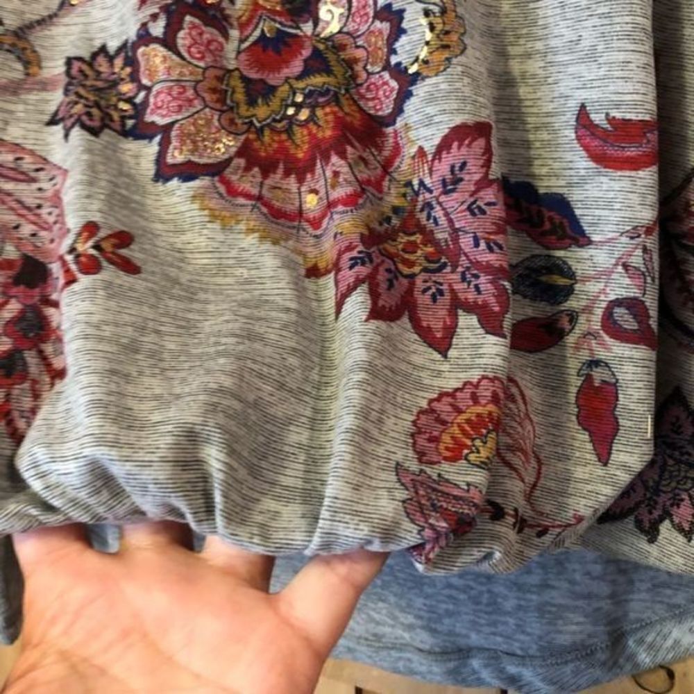 Style & Co Embracing Fleur Gray Top (Small) - Picture 3 of 10